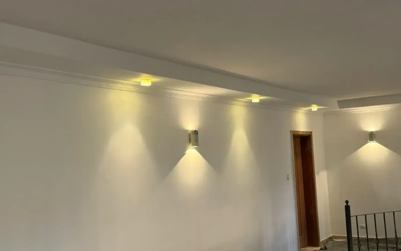 Gypsum ceilings, downlights and wall brackets lighting